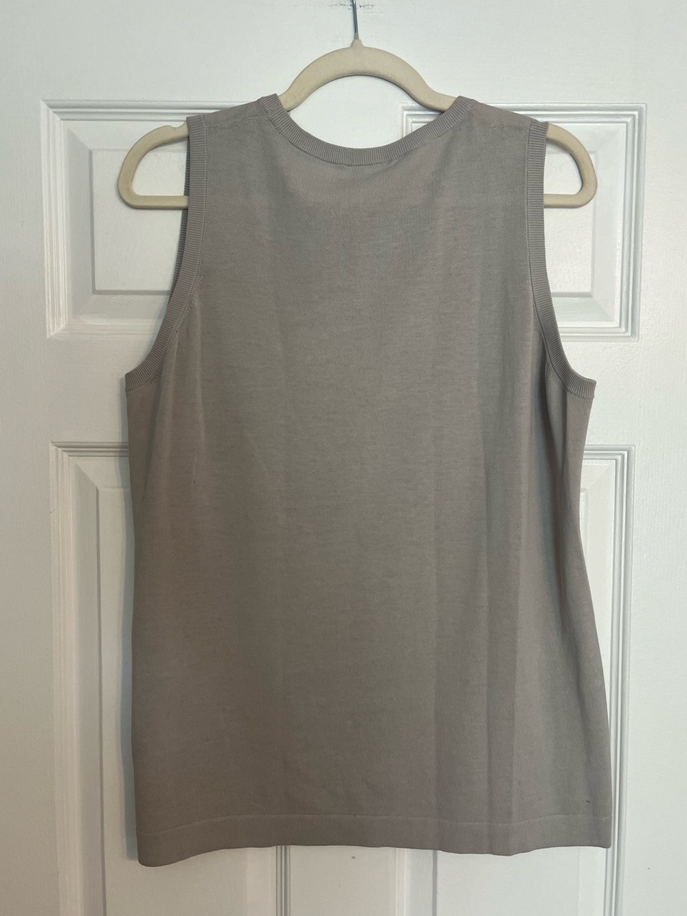 Akris Punto  100% Baumwolle-Cotton Sleeveless Crewneck Tank in Light Gray - Picture 2 of 7